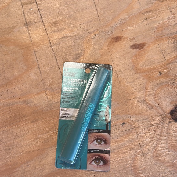 2/Maybelline Green Edition Mega Mascara Makeup, Smooth Buildable Lightweight - Picture 7 of 8
